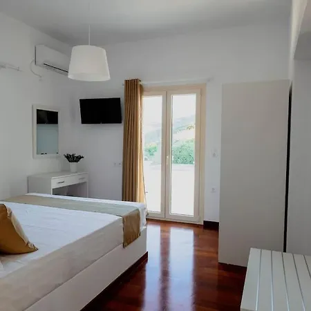 Mariza - Everything You Need Villa Marathion